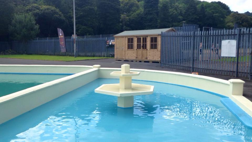 outdoor lido paddling pool paint