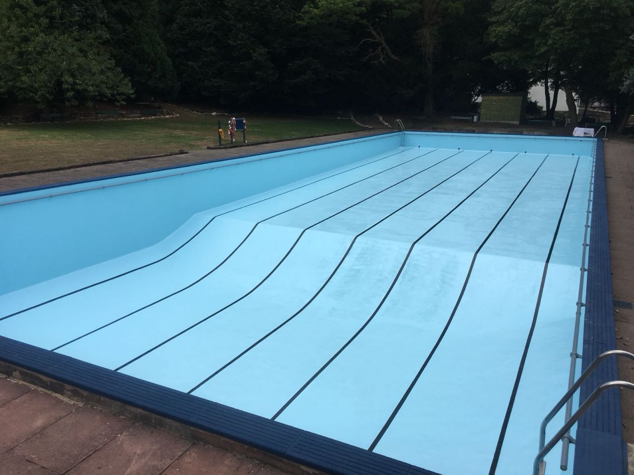 chlorinated rubber swimming pool paint